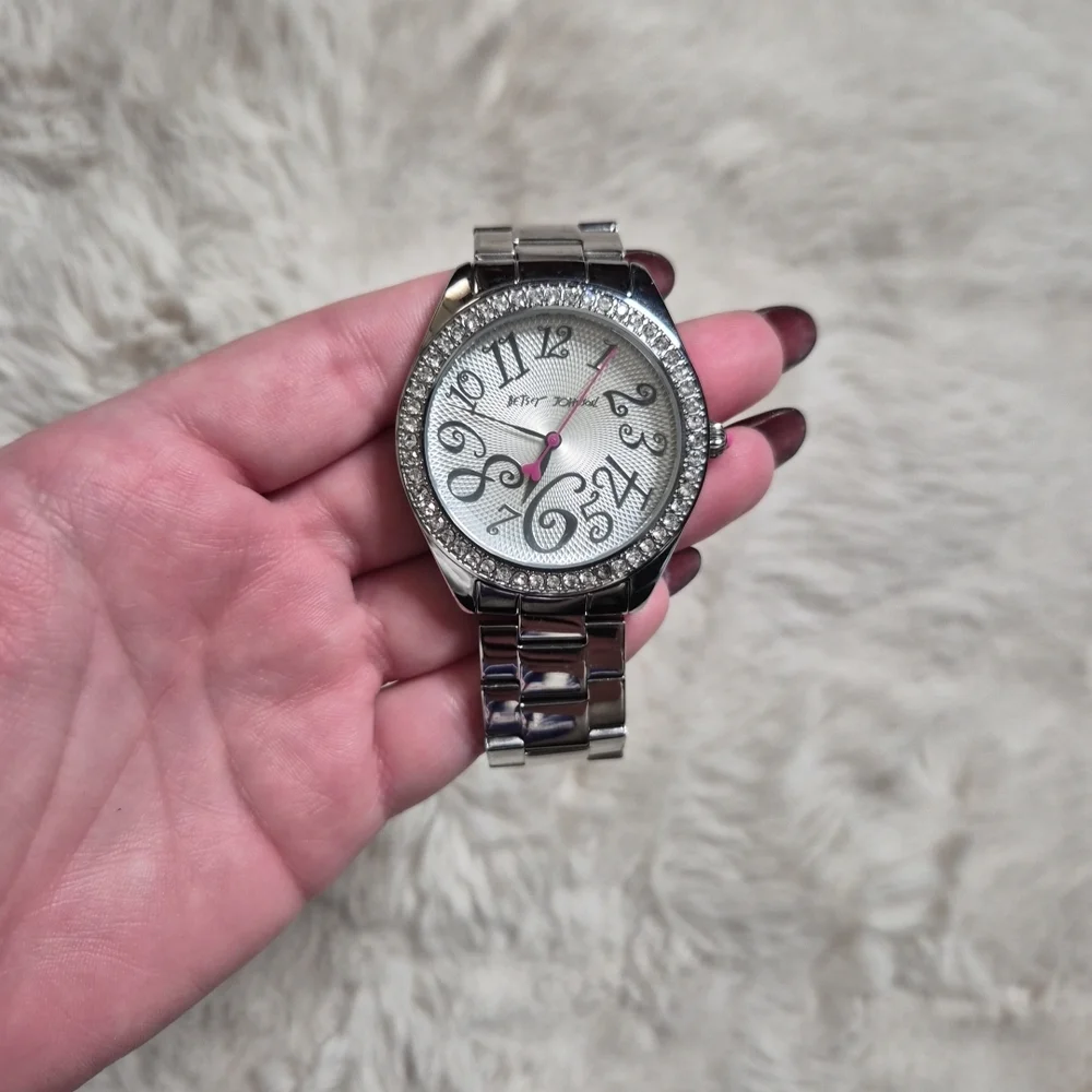 Betsey Johnson Watch Silver Tone Pink Heart Hand Streetwear Twee Girly Cute Y2K - Picture 8 of 13